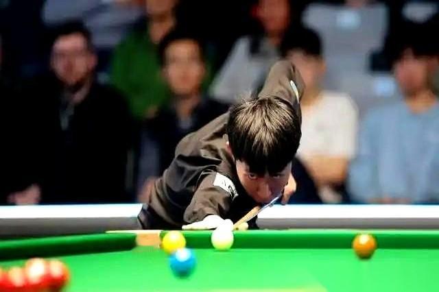 两年。从台球世界里消失了整整两年，你知道这意味着什么吗？回来第一年，就把塞尔