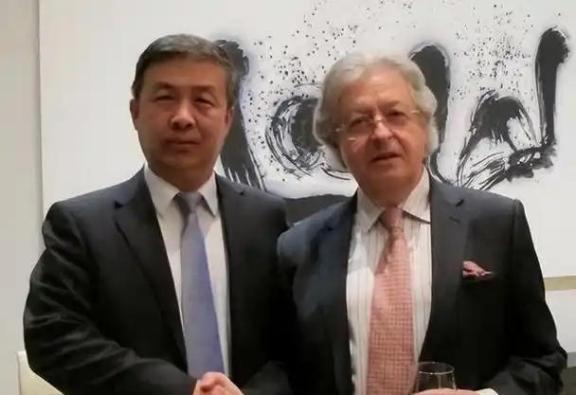 “中国现在向美国投降还来得及！再晚就要‘跪着’了，”7年前，中美贸易战正酣，一位