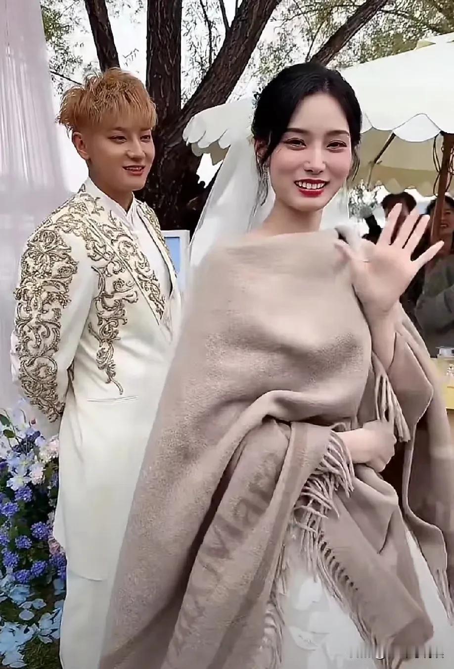 AK拍的黄子韬徐艺洋婚礼现场，这场地布置和求婚时的风格差不多呀！和想象中有点不一