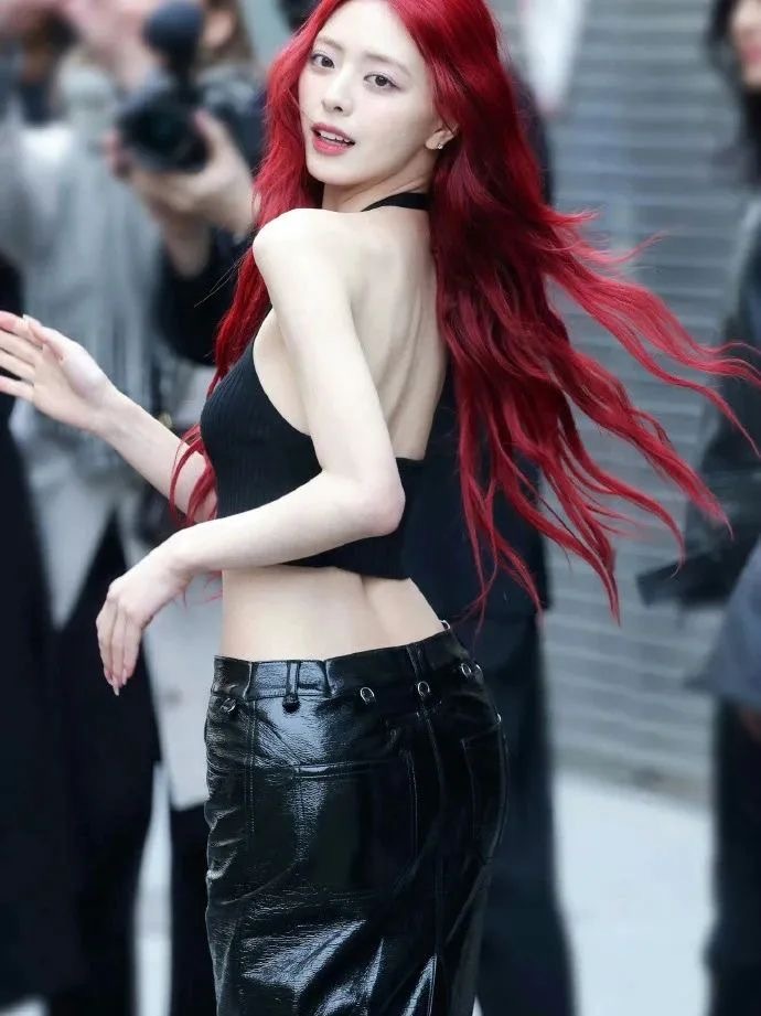申有娜|“姐姐的腰，杀我的刀”​​​