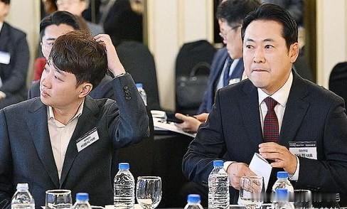 24日韩国共同民主党与曹国革新党的合并讨论正式推进，引发外界对保守阵营联合的广泛