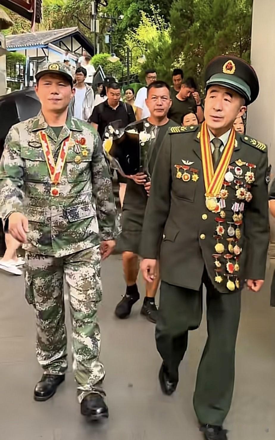知道你当过兵王，但这样每天在网俗上炫耀自己，是不是有点过分了。大家可以尊重你，但