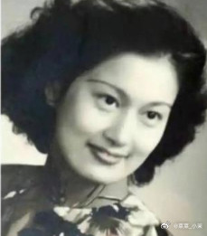 烽火别鸳盟1981年台北病房，78岁的叶公超枯瘦如柴，反复呢喃“太太要来了”。直