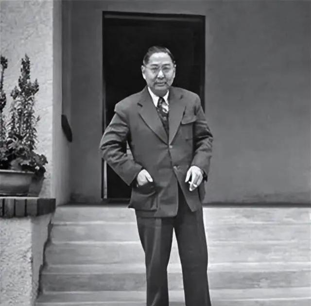 1949年，蒋介石逃往台湾前，并没有通知孙科。这样做，实际上就是拒绝孙科去台湾，