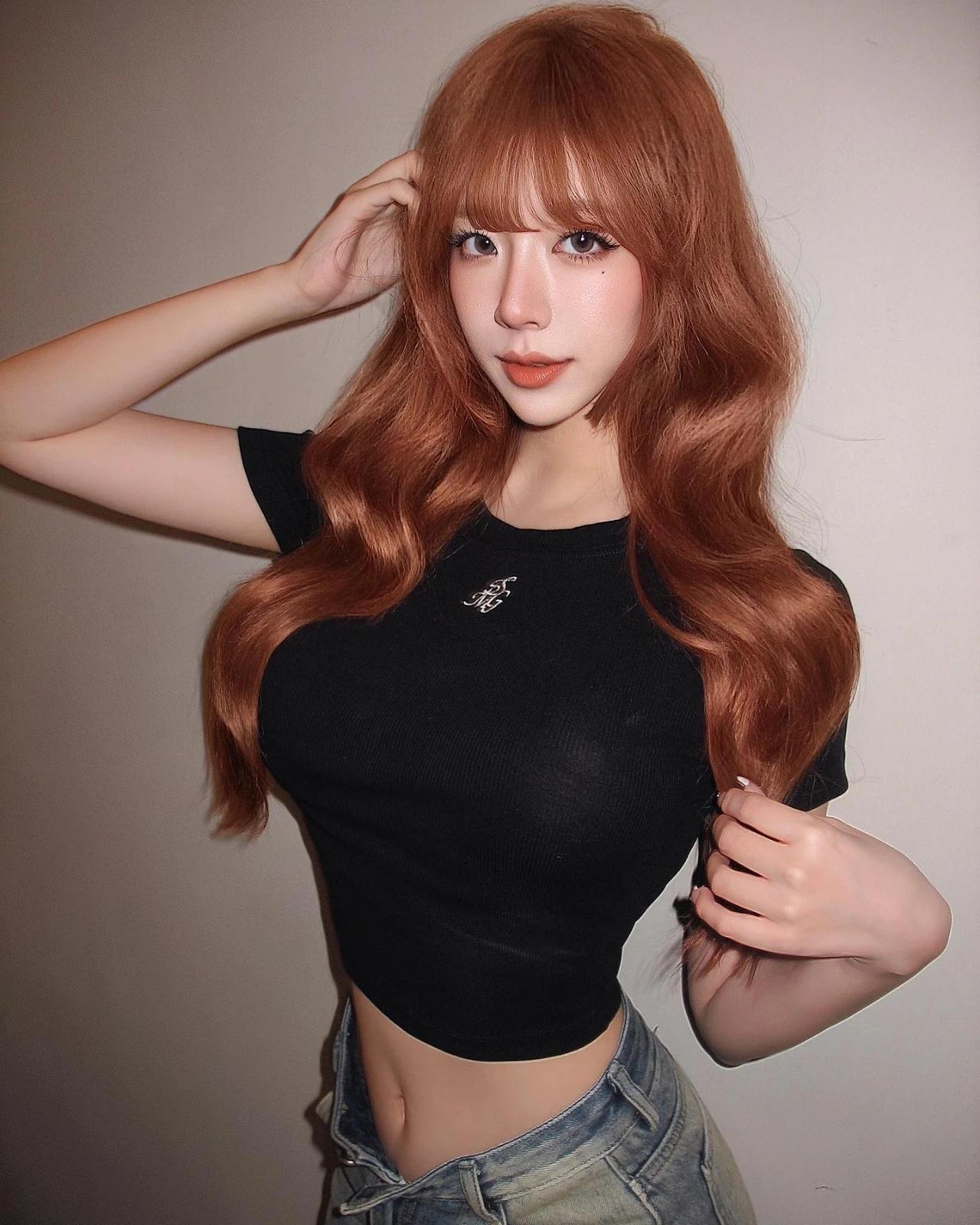 曲线迷人，凹凸有致，这身材，谁能不迷糊啊