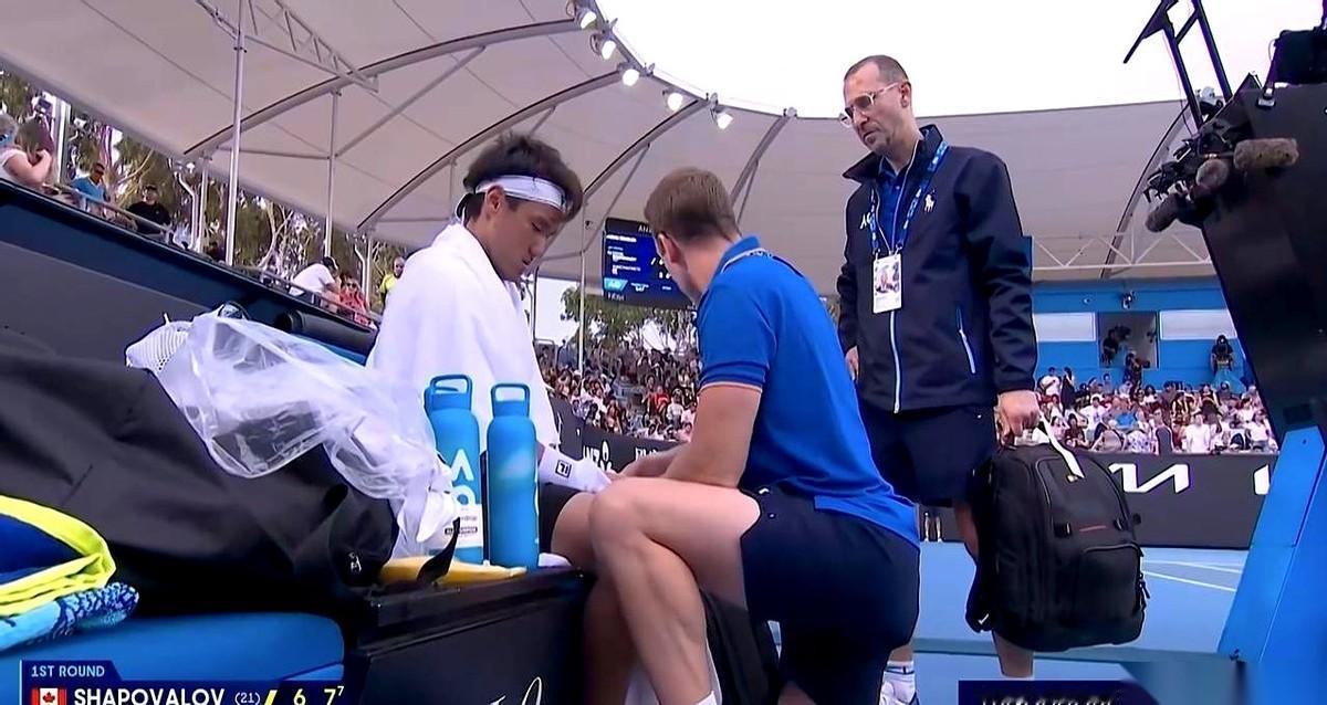 百分之一百的一发得分率。这是澳网第一轮，沙波瓦洛夫甚至懒得看对面一眼，手臂一抡