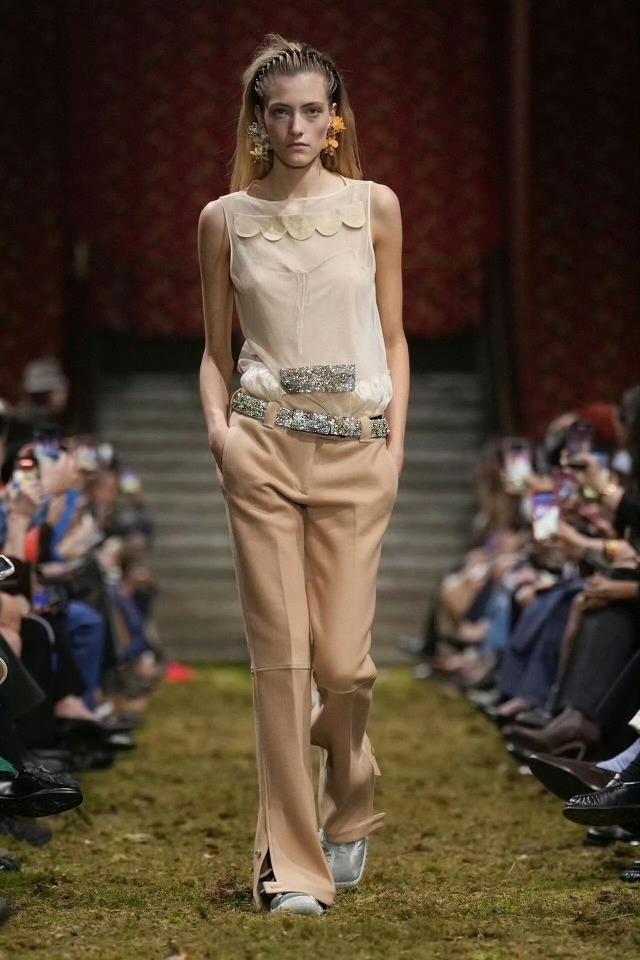 MiuMiu大秀韩国人做发型确实厉害，头发干练有型但又不油很清爽蓬松，也不像有