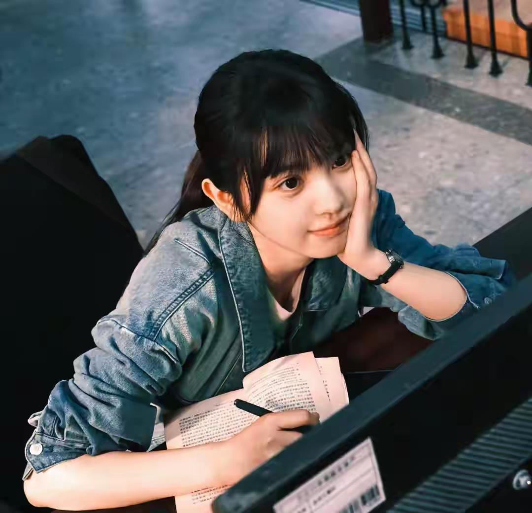 《低智商犯罪》开播，今天，必须全是田曦薇[比心]——有一说一，除了脸，肩和