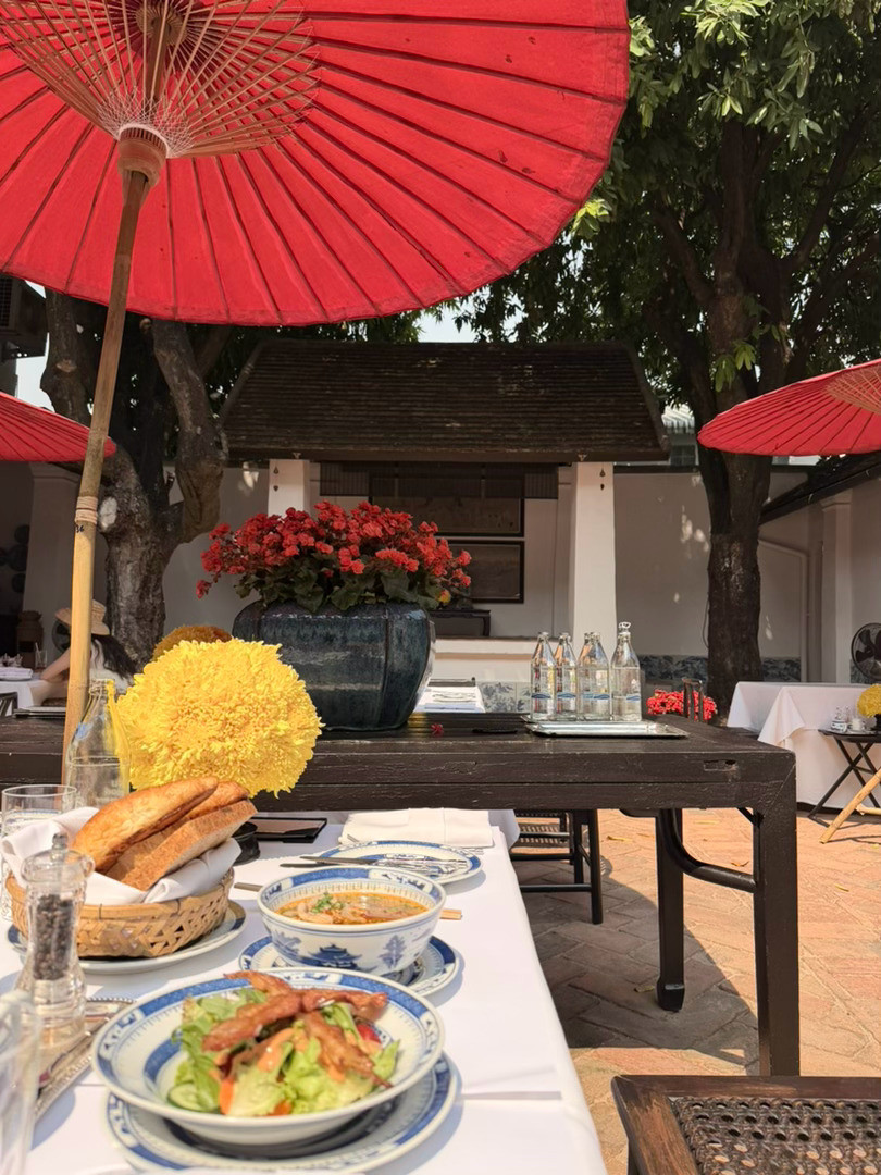 早上好大家！我们到清迈了！好喜欢夏天！好多漂亮裙子和衣服！泰国·清迈