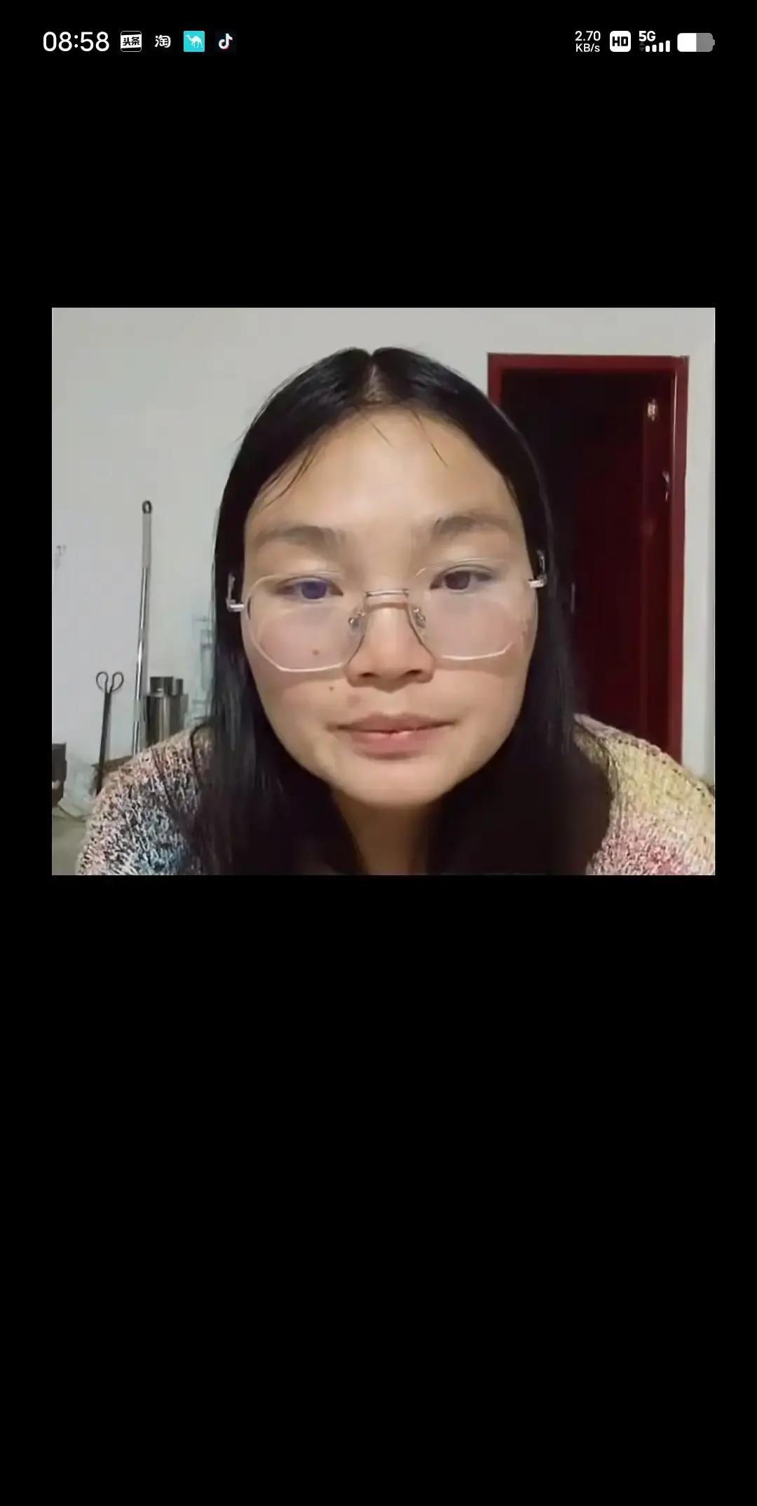 菲菲刚生完女儿就被婆家催二胎，她一句“我不生了”，婚就散了。搬离家后，她想视频