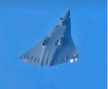 美国防长赫格塞斯这一番话把全世界逗乐了：他咬定中国研发的六代战斗机全是“纸糊的”