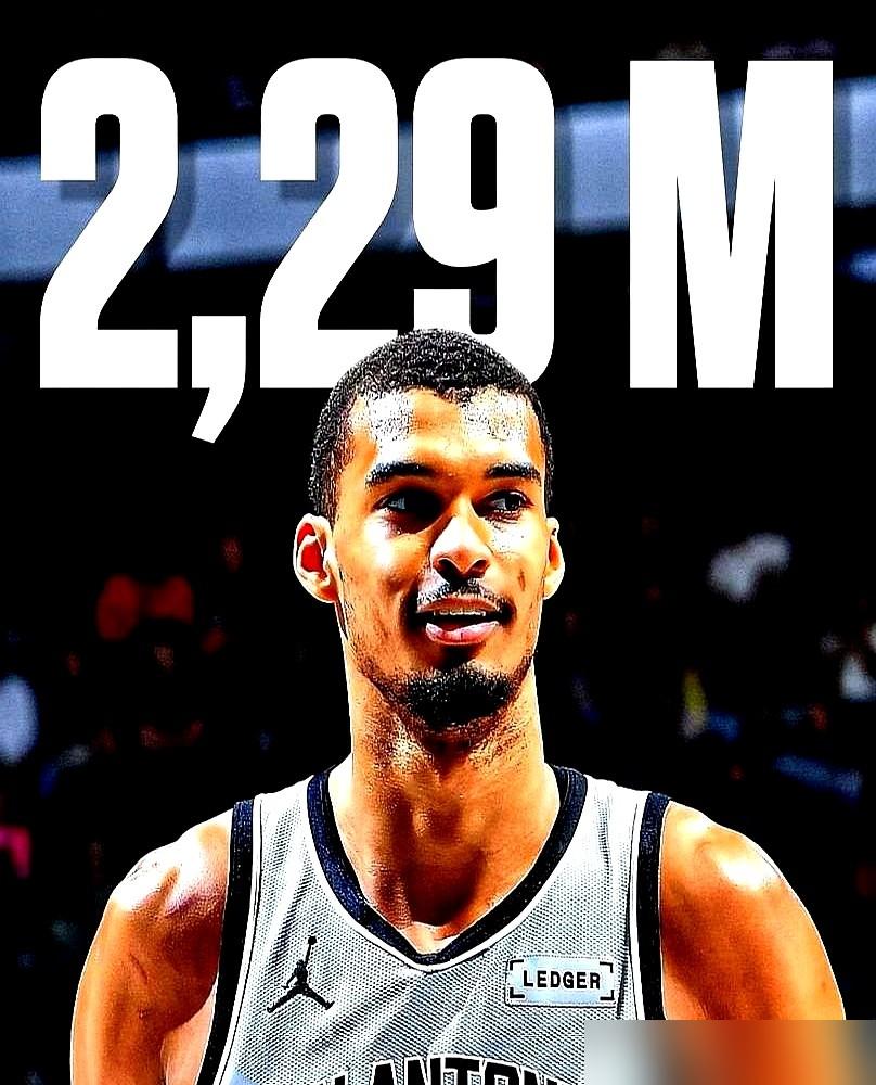 2米24的NBA巨兽博班上节目吐槽，自己和文班亚马说话居然得仰视，但马刺官方却死
