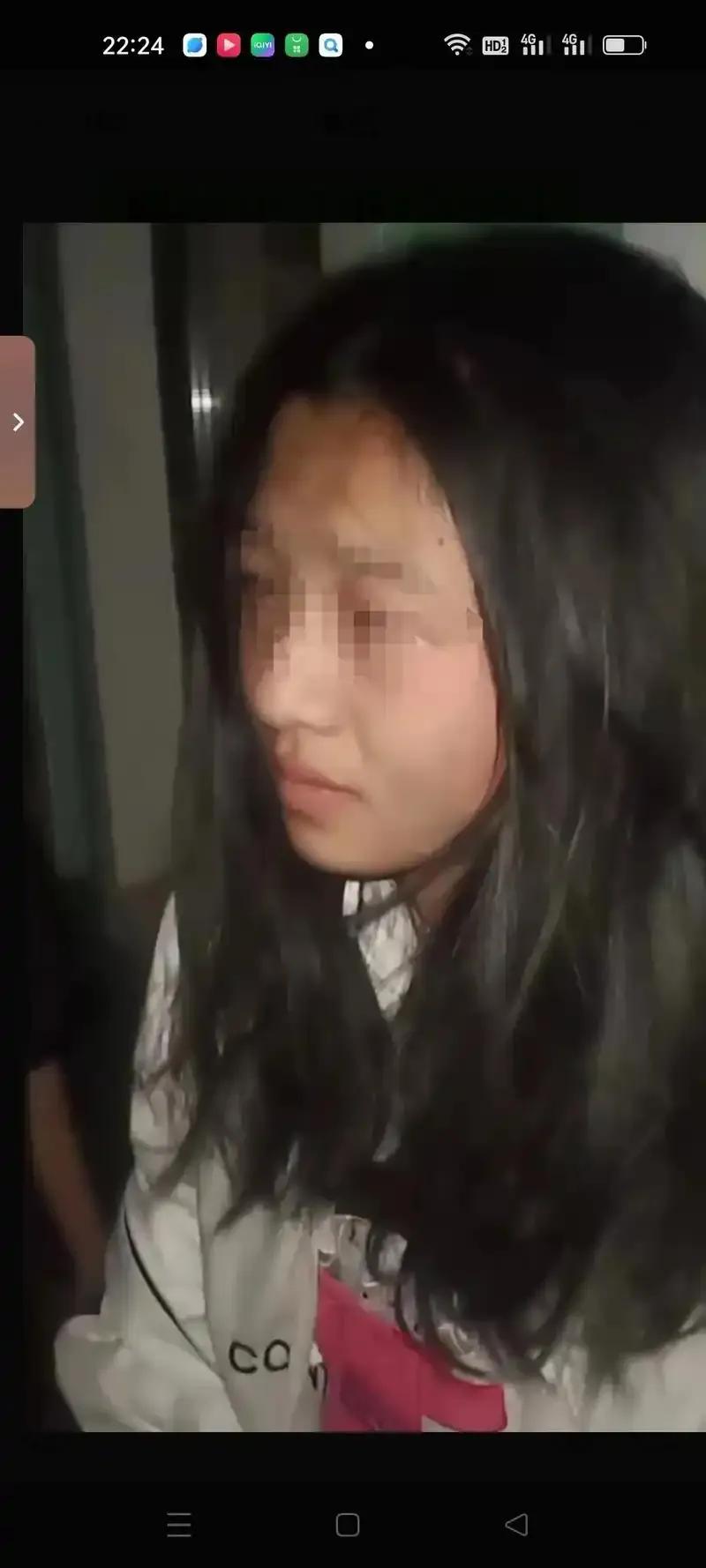 “泪目！”光棍收养女孩18年，邻居感觉关系不正常报警，一推门所有人惊呆。村里的老