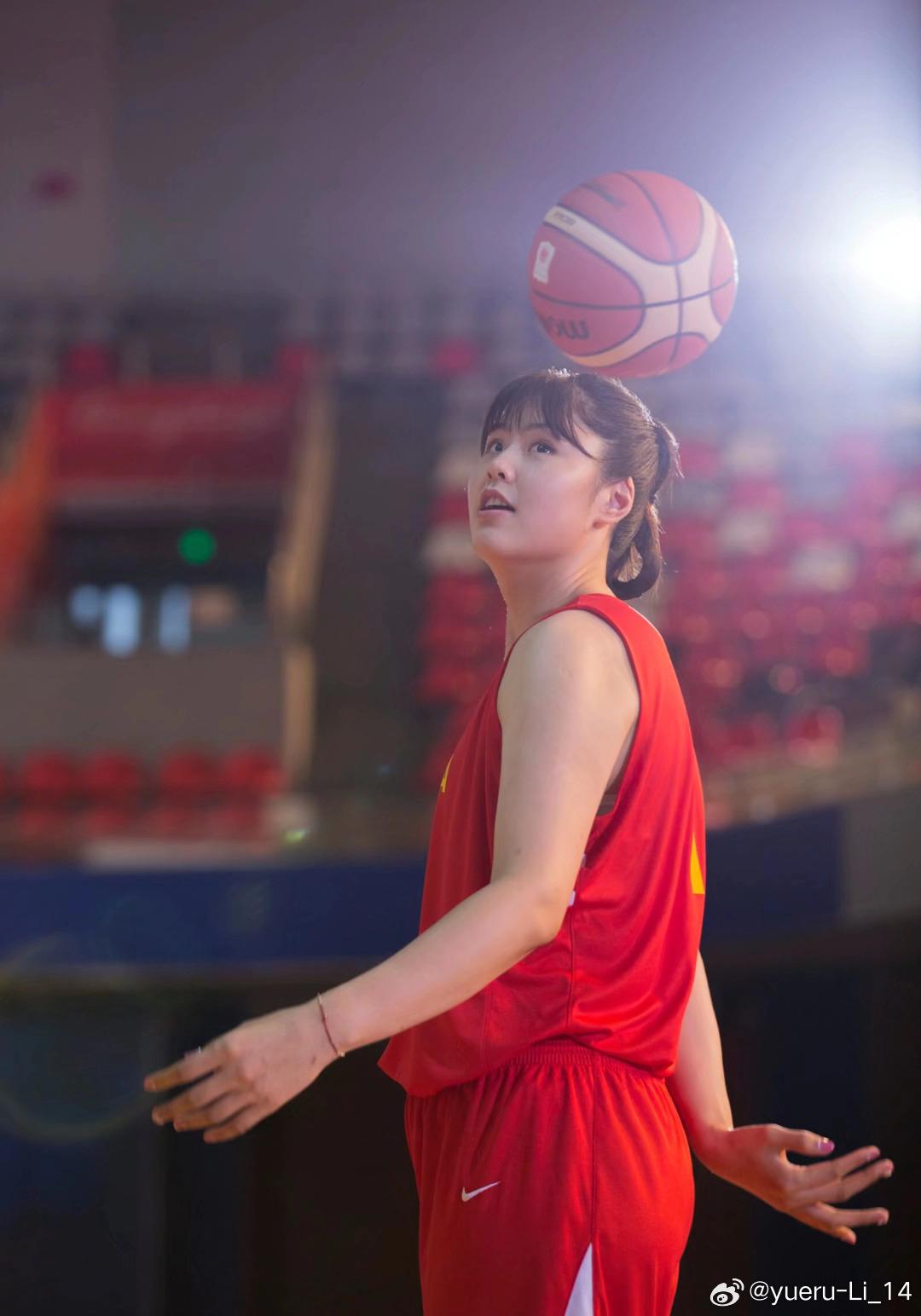 中国女篮教练组真有勇气的话，就这样组队👇控卫：王思雨、李缘分卫：李沅珊、