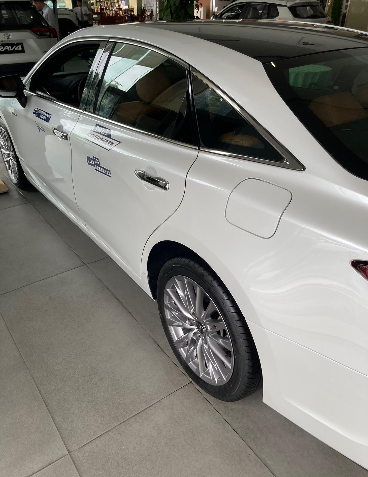 丰田亚洲龙，为什么比凯美瑞好？这个问题，很多人都在问。首先，亚洲龙的车身尺