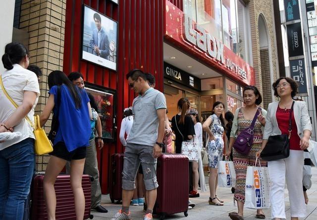 报应终于来了！殴打中国游客、禁止中国人进入、歧视中国游客，这些情况在国外屡见不鲜