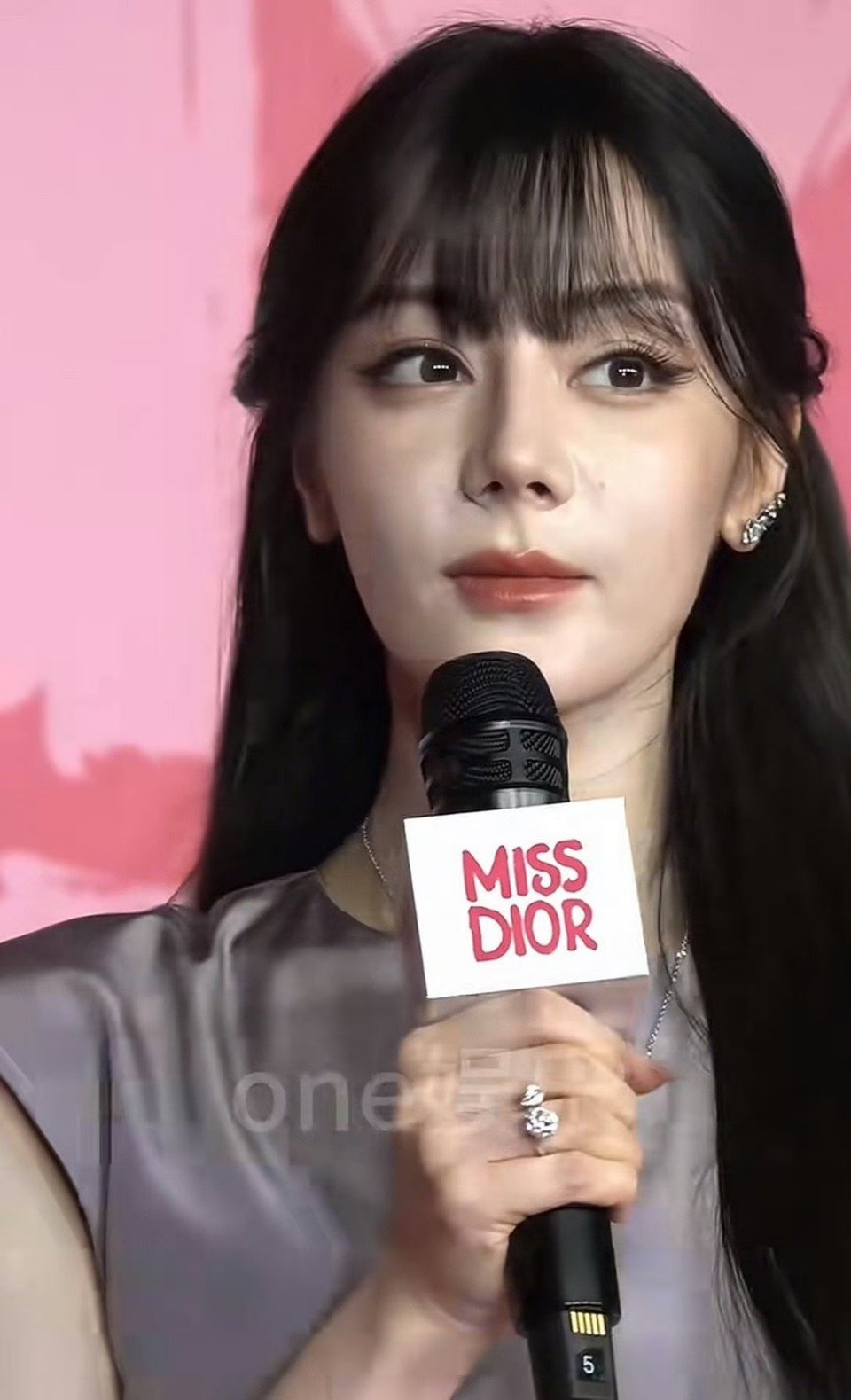 也不知道问题出在哪，就感觉妆容脏脏的​​​