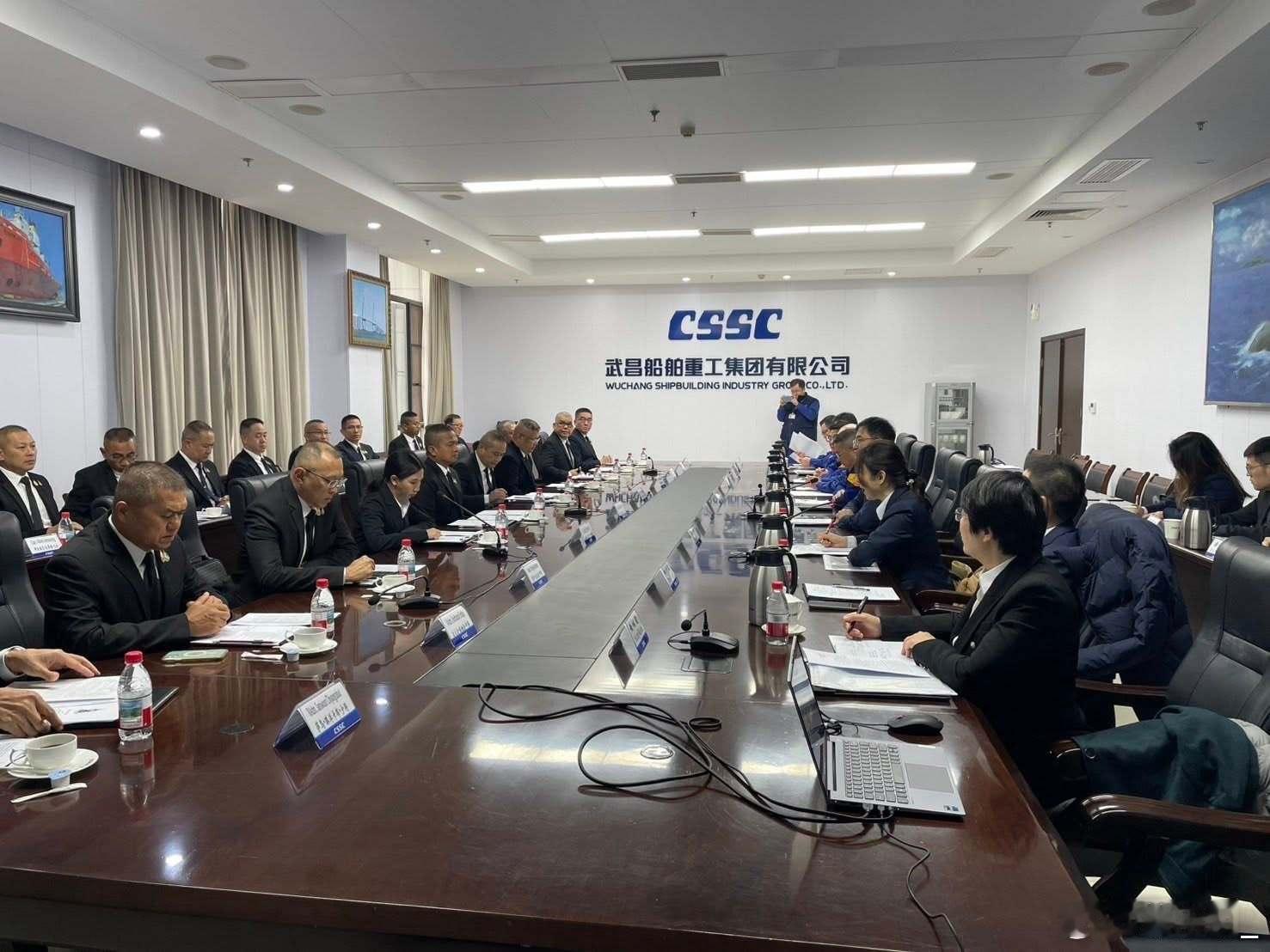 由泰国海军助理司令纳拉特·黄特拉昆上将率领的泰国海军代表团，于2025年12月9