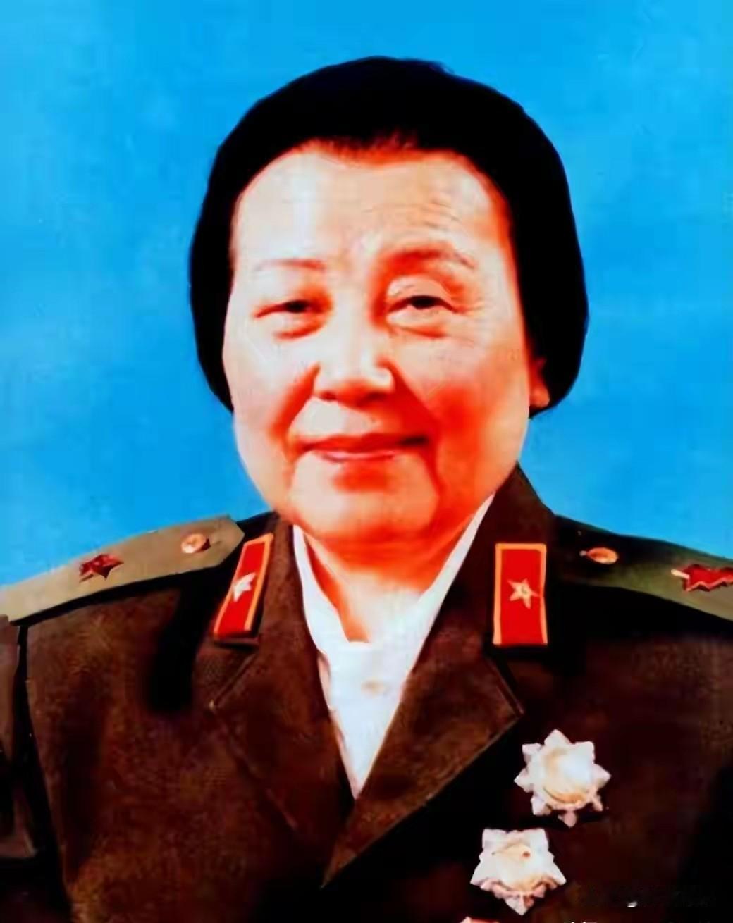 吴信泉的妻子有多漂亮？这是1955年留影，她温婉娴淑仪态万方1955年的北