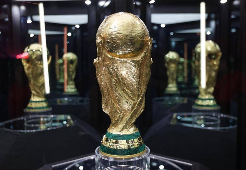 大力神杯重6.175公斤，其中5公斤是纯金。但每次世界杯决赛结束后，这座金杯只属