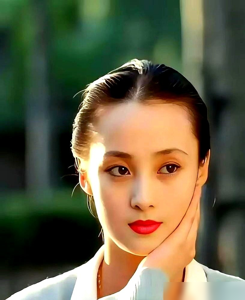 郑晓龙当年死活不让蒋勤勤演《甄嬛传》，就一个理由，怕陈建斌出戏。老婆真来了，往那一站就是正宫娘娘。陈