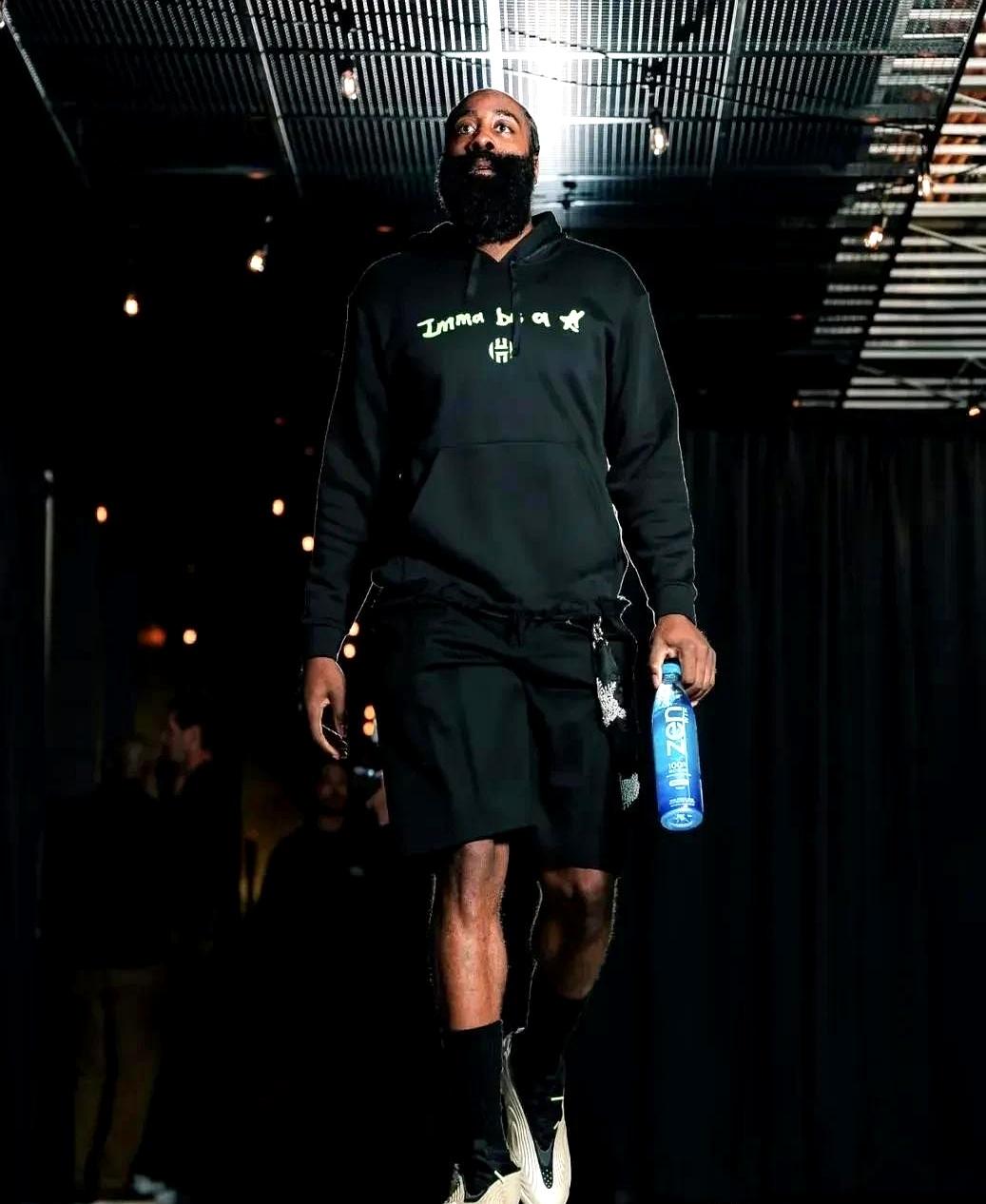 哈登带火了马克西，哈登带出了卡佩拉，哈登带出了MVP恩比德。他一来快船，