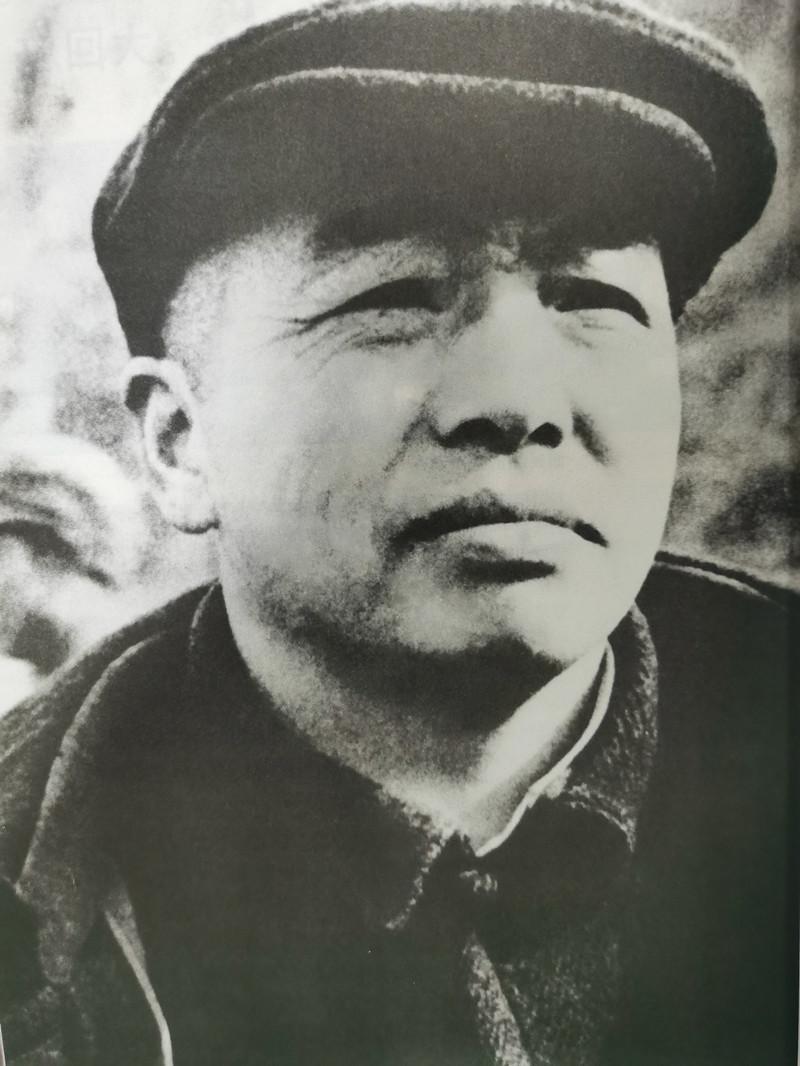 1959年庐山会议后，彭德怀受到错误批判，处境艰难，人人避而远之。公安部副部长杨