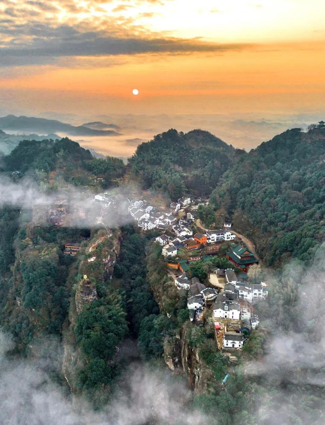 碰到一个初三的学生家长，问我这边有没有班课？你都到这个时候了，现在是3月1