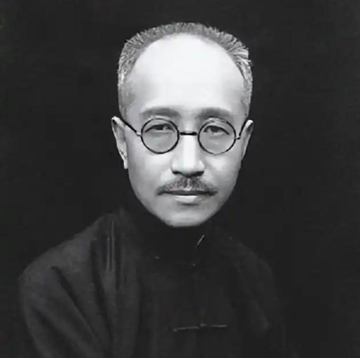 章士钊培养的亲儿子，被自己视如己出的养女一封检举信毁掉一生。晚年无儿无女，孤身躲