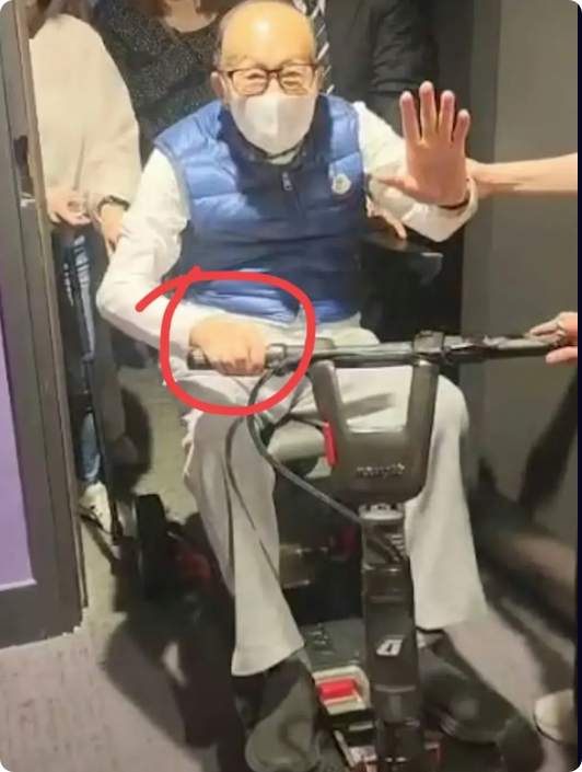 96岁的李嘉诚给所有的上了年纪的人上了很重要的一课不是因为他身家千亿，而是因