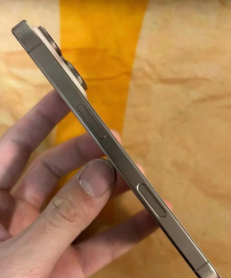 有消息说iPhone17系列要取消拍照按键，因为这个功能并不太实用。我的iPh