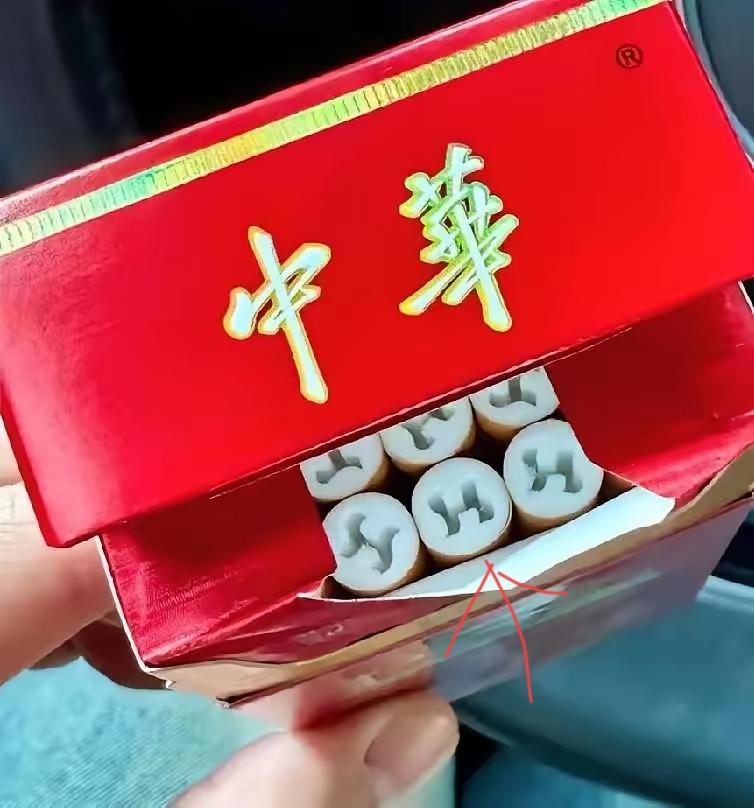 同学网购了一个衣柜子，不知道怎么装，就叫我去帮忙装一下，我是木工出身，这不小菜一