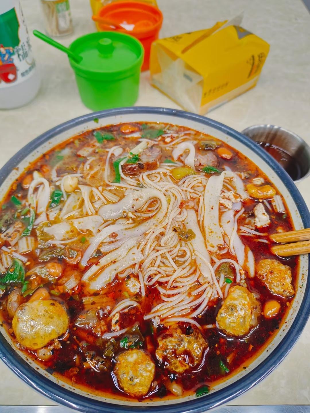 实测“文山逛一圈肚子胖三圈”：8县市美食连吃5天，减肥计划直接作废！都说“