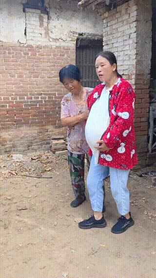 一个女人怀孕了，快要生产了，丈夫在外边打工，没有回来，只能有公公婆婆把儿媳送到医