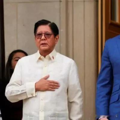 菲律宾记者问小马科斯，如果菲律宾在南海先动手，美国会帮助到什么程度。小马科斯瞬间