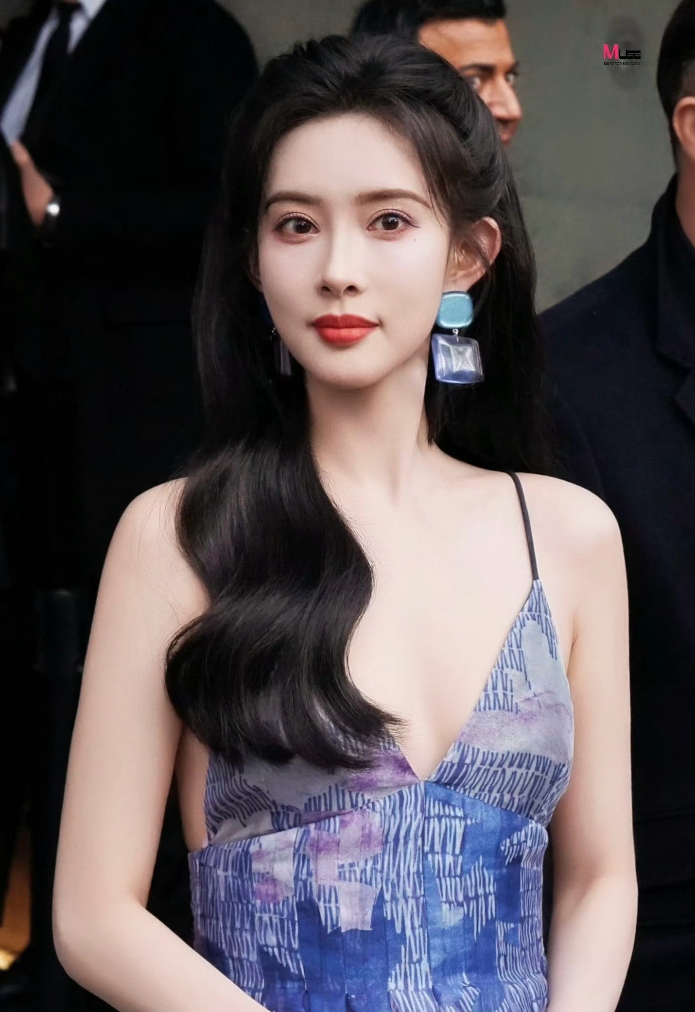 孟子义深V吊带裙