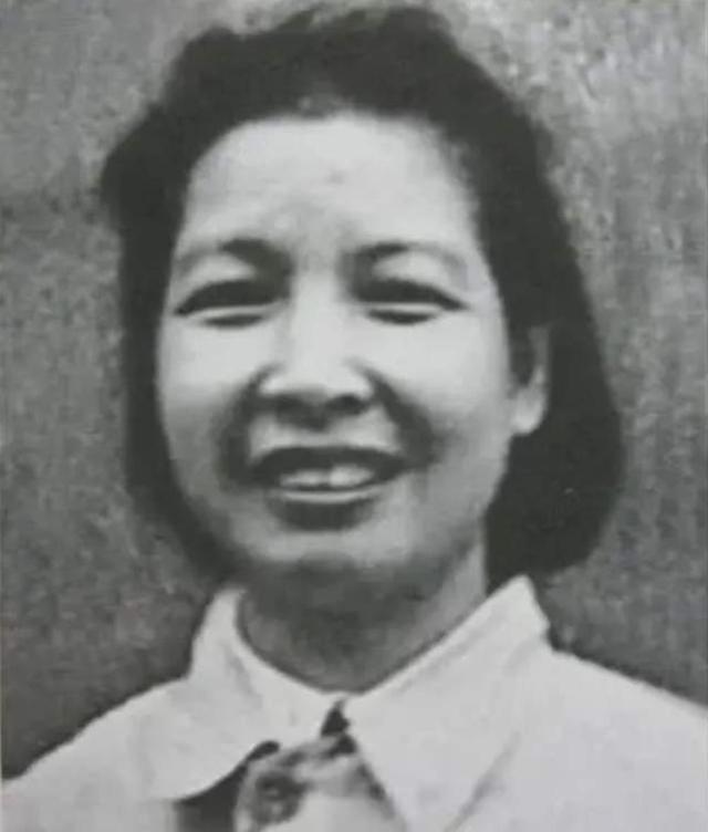 1959年，曾志探望冯白驹，席间冯白驹问：想不想知道子珍的消息？曾志的手顿