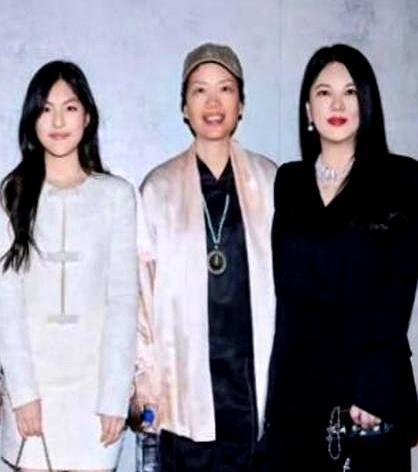 别只盯着李湘的直播间了。她女儿王诗龄在英国干的事，才叫真的“吓人”。🔥1