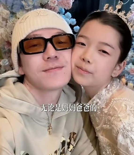 王栎鑫女儿高调上热搜我太生气了大家都知道王栎鑫有一个儿子和一个女儿，他和吴雅婷