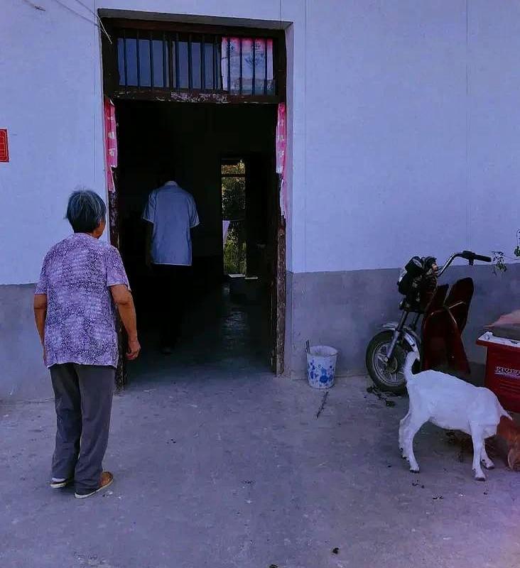 二婚4年，老公突然天天在我耳边念叨要给他爸妈建房，真把我整懵了！事情是这样的，