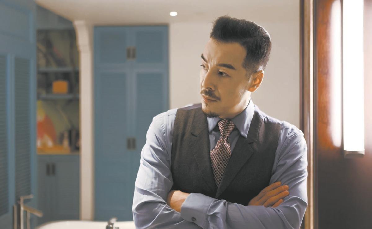 父亲身居央视高位，手握影视资源与人脉，他却执意拒绝特权捷径，低调闯荡演艺圈，二婚