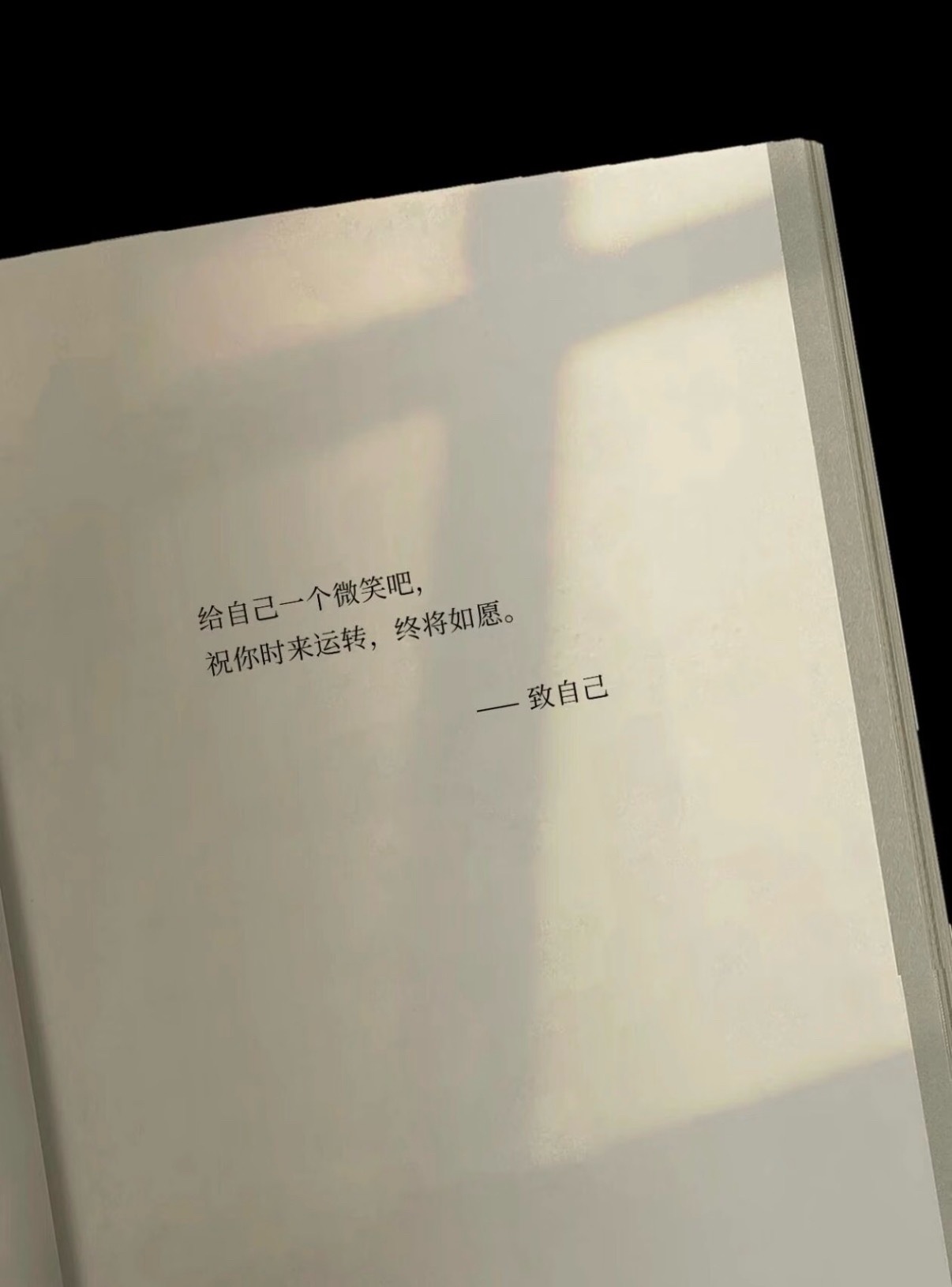 三年前，她老公出轨，跪在地上反复认错，说以后再也不会和那女的来往。她没心软，只说