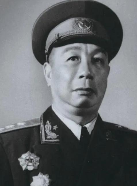 1981年，71岁的开国上将陈士榘与妻子协议离婚，谁知，6个子女却齐声表示：“早