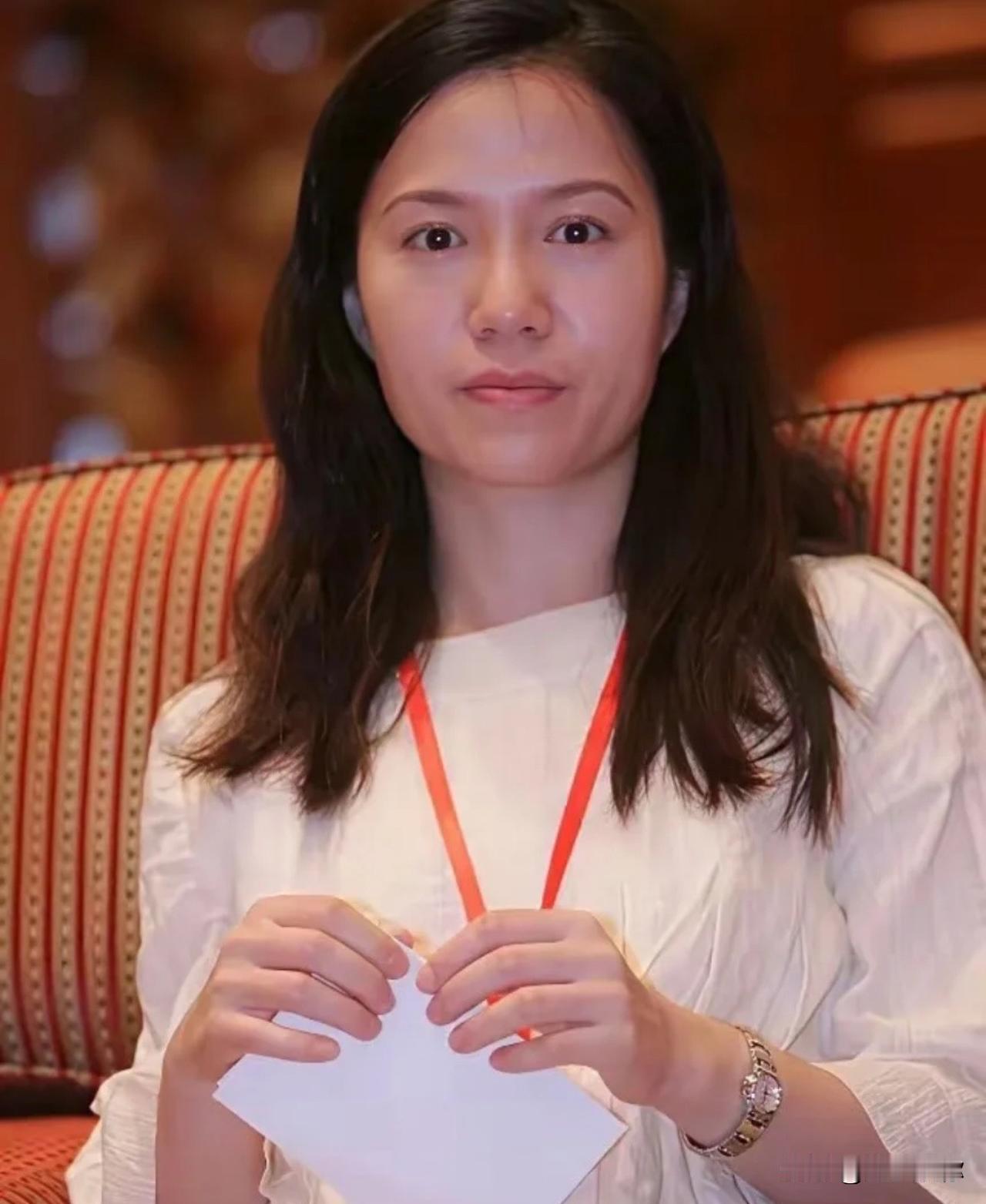 翁帆进了象牙塔也不代表就止步不前没追求了，她一直努力求学。2019年拿到了清华建