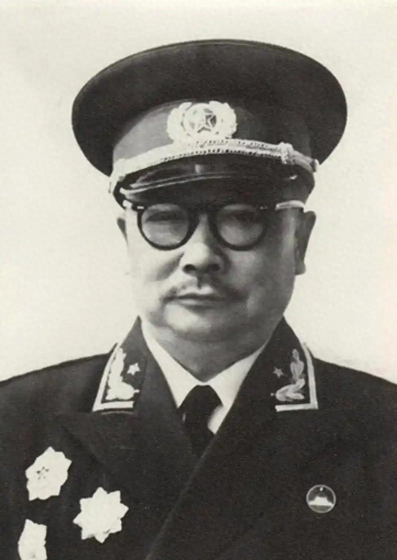 1953年，乔冠华对李克农不尊敬，周恩来怒斥：真不知道几斤几两！这幕大戏发生