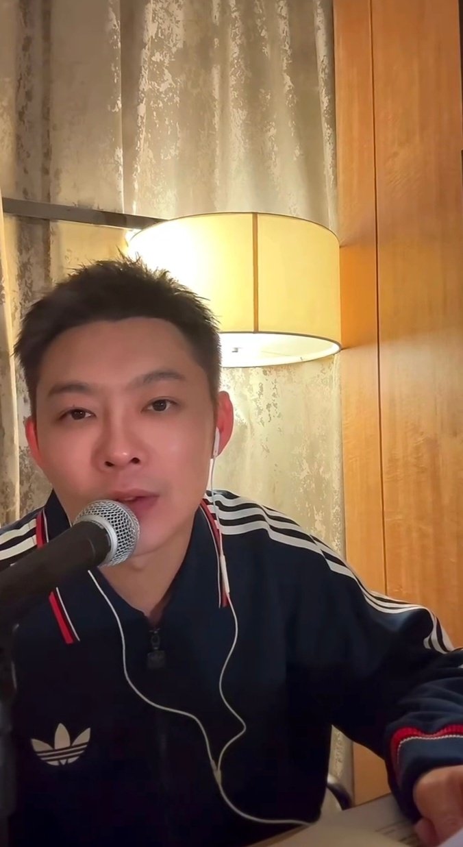 老舅深夜直播走心了舅陪你听歌温柔言语充满力量，给观众带去满满正能量