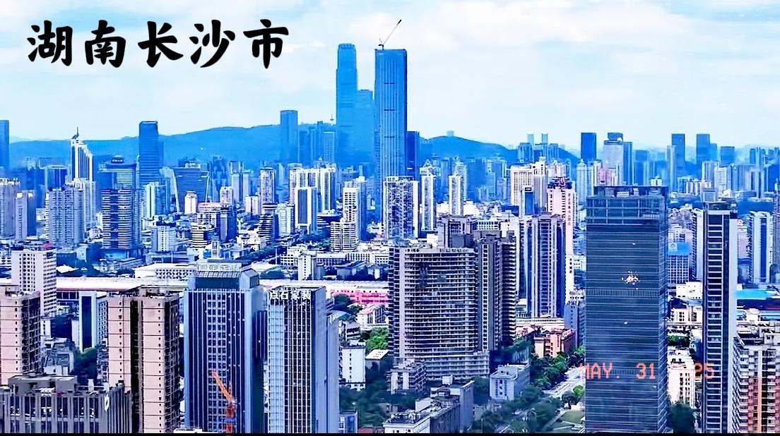 2025年，看看长沙最新的城市发展建设，这两张图还是来自于长沙的主城区，现在的长