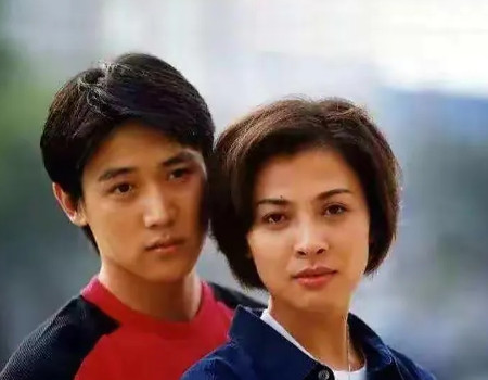 1998年，赵宝刚在筹拍《永不瞑目》时，认为孙红雷气质不够，打算弃用他，谁知孙红