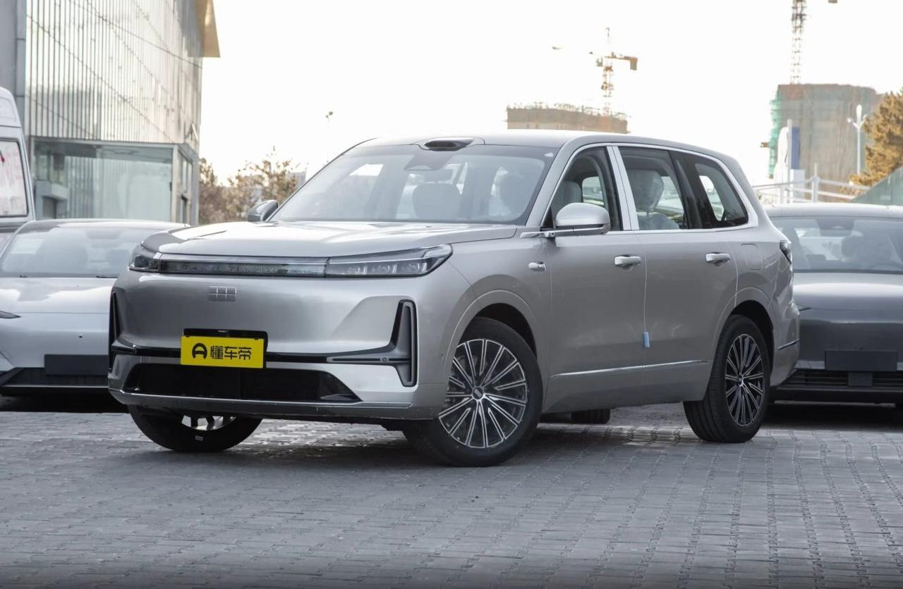 隔壁老张问我：“刚上不到一年的银河M9，现在就有二手车了，能捡漏不？”说实话，看