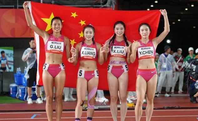 名古屋亚运会女子4×100米接力决赛，梁小静、刘国怡、刘峡君、陈妤颉四个姑娘跑出